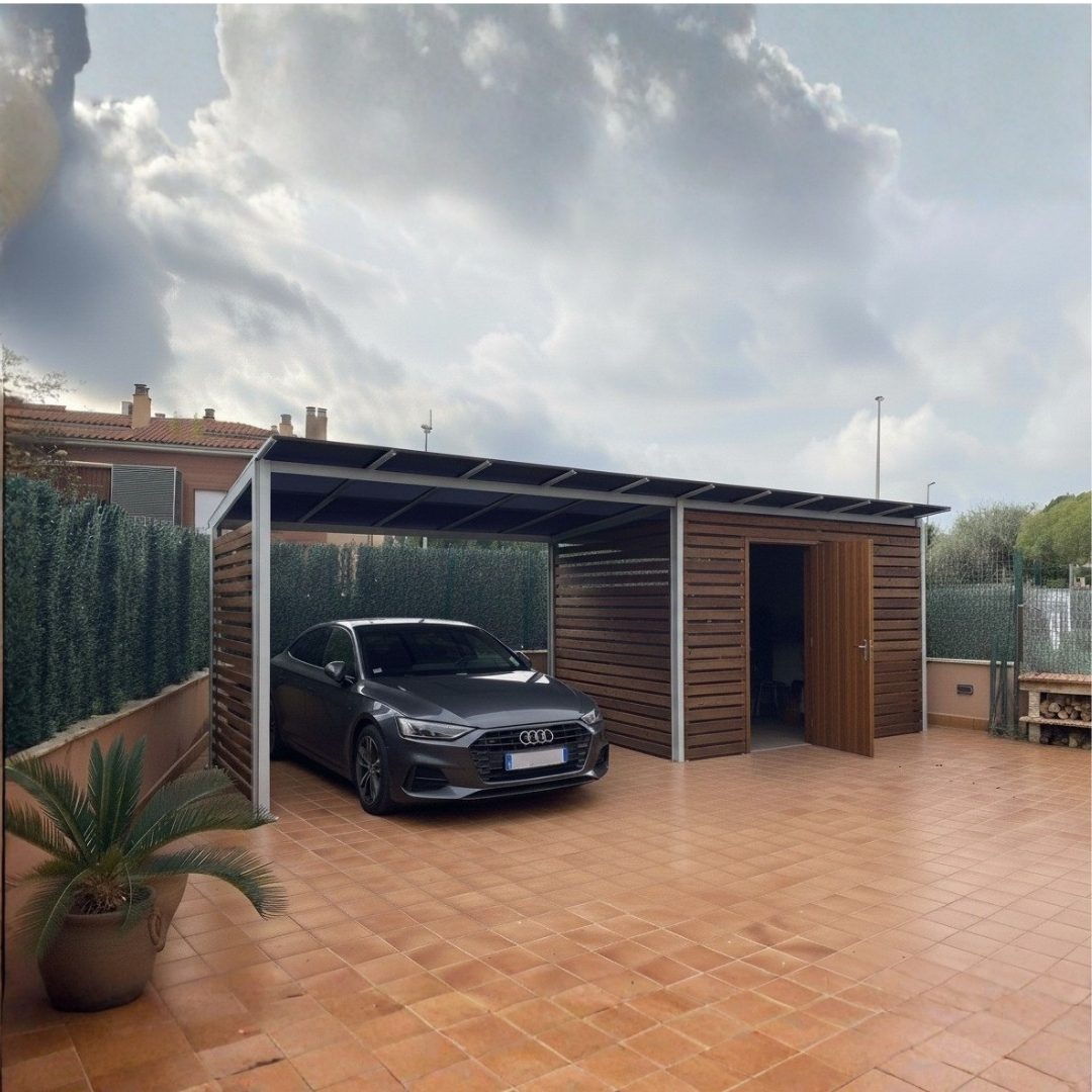Pérgola solar con placas fotovoltaicas y coche aparcado